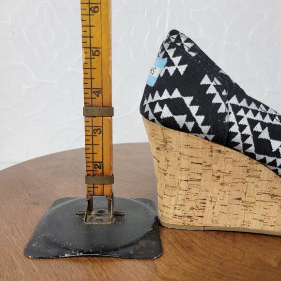 TOMS Reina Tribal Wedge 8 Black White Canvas Peep Toe Cork Heel Slip On Cushion - Picture 6 of 13